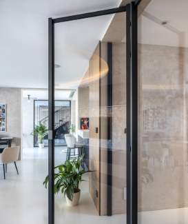 Pivotdeur in glas