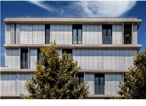 Appartementsgevel met schuifluiken